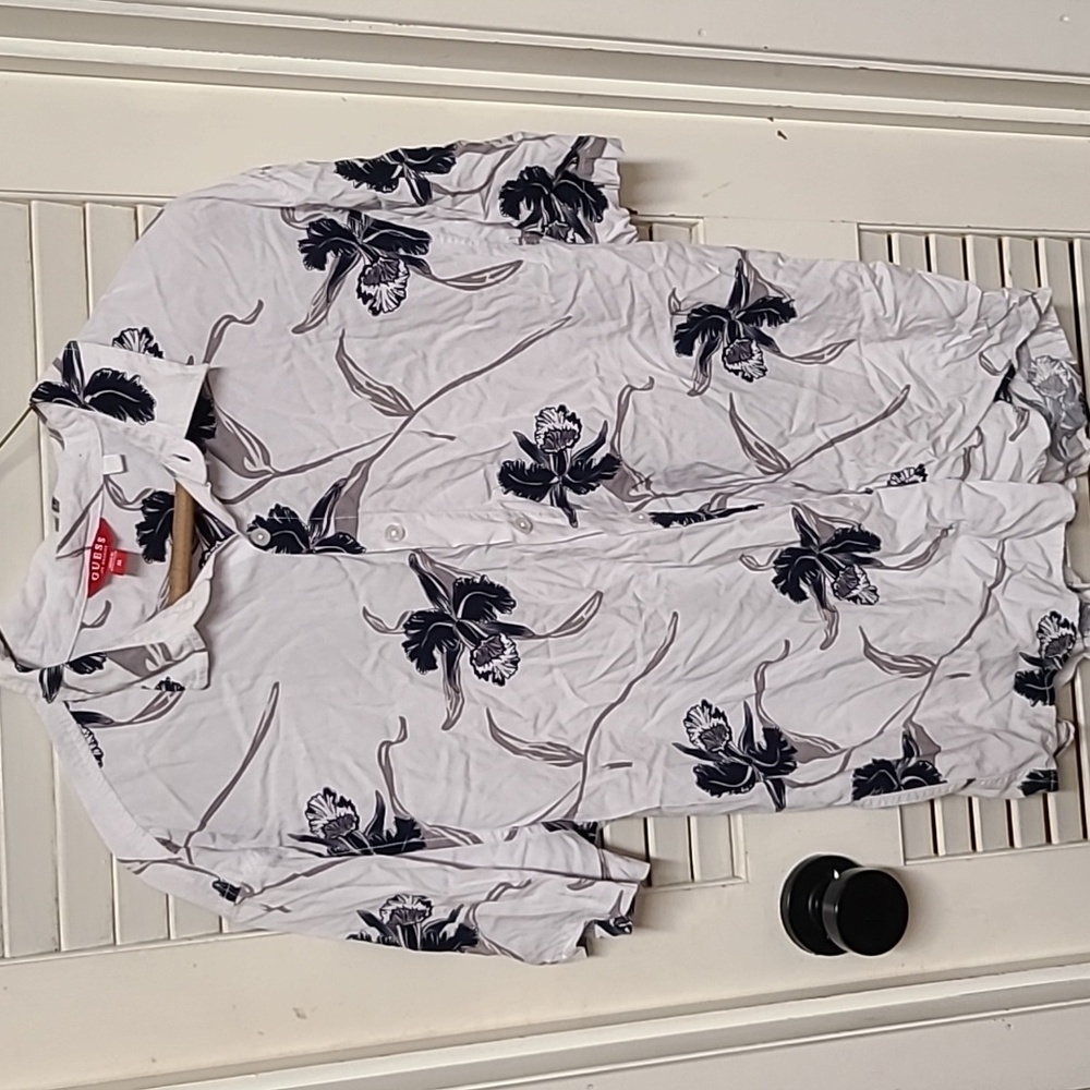 Men Guess floral hawaiian style aloha button down shirt